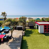 Vibrant Seafront Home With Seasonal Pool