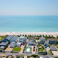 Vibrant Seafront Home With Seasonal Pool