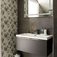 Vibrant Seafront Home With Seasonal Pool