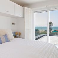 Vibrant Seafront Home With Seasonal Pool