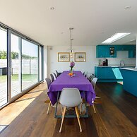 Vibrant Seafront Home With Seasonal Pool