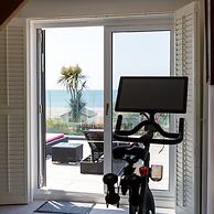 Vibrant Seafront Home With Seasonal Pool