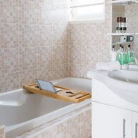 Vibrant Seafront Home With Seasonal Pool