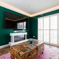 Vibrant Seafront Home With Seasonal Pool