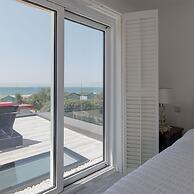 Vibrant Seafront Home With Seasonal Pool