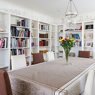 Vibrant Seafront Home With Seasonal Pool