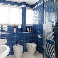 Vibrant Seafront Home With Seasonal Pool