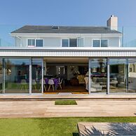 Vibrant Seafront Home With Seasonal Pool