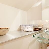 Vibrant Seafront Home With Seasonal Pool