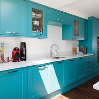 Vibrant Seafront Home With Seasonal Pool