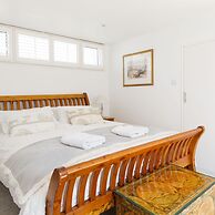 Vibrant Seafront Home With Seasonal Pool