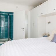 Vibrant Seafront Home With Seasonal Pool