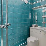 Vibrant Seafront Home With Seasonal Pool