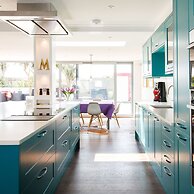 Vibrant Seafront Home With Seasonal Pool