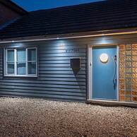 Stylist Split Level 2 Bed With Parking