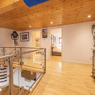 Stylist Split Level 2 Bed With Parking