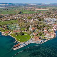 Stylist Split Level 2 Bed With Parking