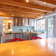 Stylist Split Level 2 Bed With Parking