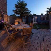 Stylist Split Level 2 Bed With Parking