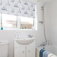 Seaside Retreat 2 Mins to Beach