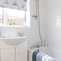 Seaside Retreat 2 Mins to Beach