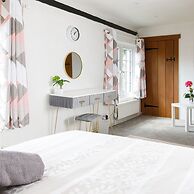 Tranquil Luxe in Country Cottage
