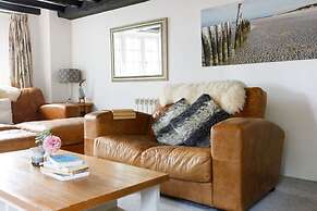 Tranquil Luxe in Country Cottage