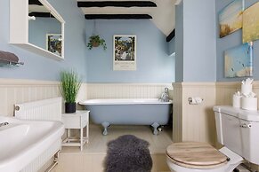 Tranquil Luxe in Country Cottage