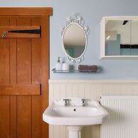 Tranquil Luxe in Country Cottage