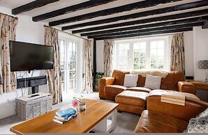 Tranquil Luxe in Country Cottage
