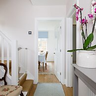 Newly Renovated Cottage 150m From Waterfront