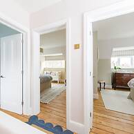 Newly Renovated Cottage 150m From Waterfront