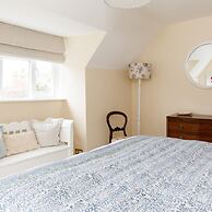 Newly Renovated Cottage 150m From Waterfront