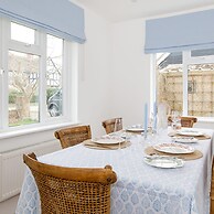 Newly Renovated Cottage 150m From Waterfront