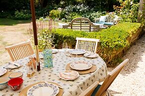 Newly Renovated Cottage 150m From Waterfront