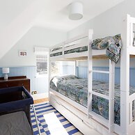 Newly Renovated Cottage 150m From Waterfront
