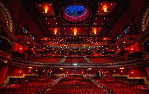 Serene Riverside 6BR Luxury Retreat in Curdridge