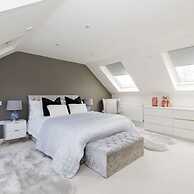 Serene Riverside 6BR Luxury Retreat in Curdridge