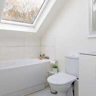 Serene Riverside 6BR Luxury Retreat in Curdridge