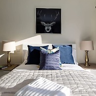 Serene Riverside 6BR Luxury Retreat in Curdridge