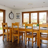 Serene Riverside 6BR Luxury Retreat in Curdridge