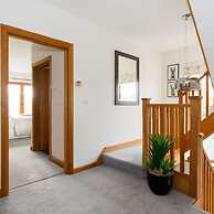 Serene Riverside 6BR Luxury Retreat in Curdridge