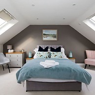 Serene Riverside 6BR Luxury Retreat in Curdridge