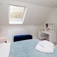 Serene Riverside 6BR Luxury Retreat in Curdridge