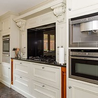 Serene Riverside 6BR Luxury Retreat in Curdridge