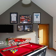 Serene Riverside 6BR Luxury Retreat in Curdridge