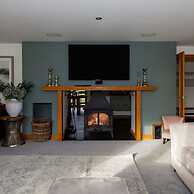 Serene Riverside 6BR Luxury Retreat in Curdridge