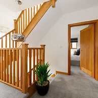 Serene Riverside 6BR Luxury Retreat in Curdridge