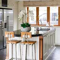 Serene Riverside 6BR Luxury Retreat in Curdridge