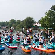 Serene Riverside 6BR Luxury Retreat in Curdridge